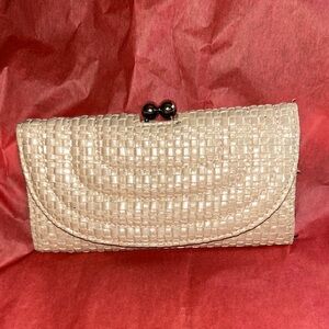Elegant Cream Woven Wallet Kiss Lock